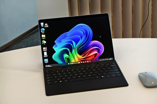 天博：全新SurfacePro与SurfaceLaptop开售：骁龙X系列处理器支持多项AI功能(图2)