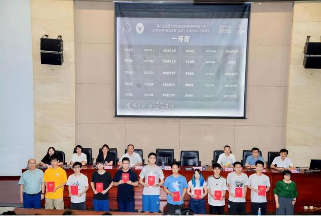 为我国集成电路产业的发展贡献力量成都工业学院举行这场大赛(图1)