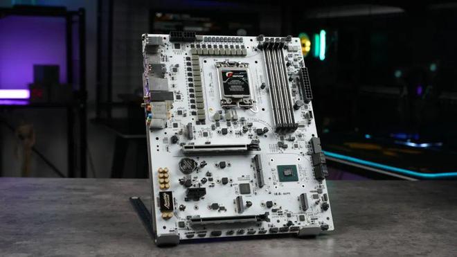 能效大反击！英特尔酷睿Ultra 200S桌面端处理器首测(图13)