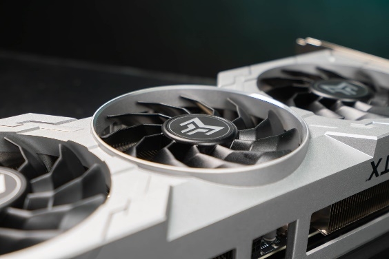 最强游戏CPU：9800X 3D 该搭配什么显卡(图5)