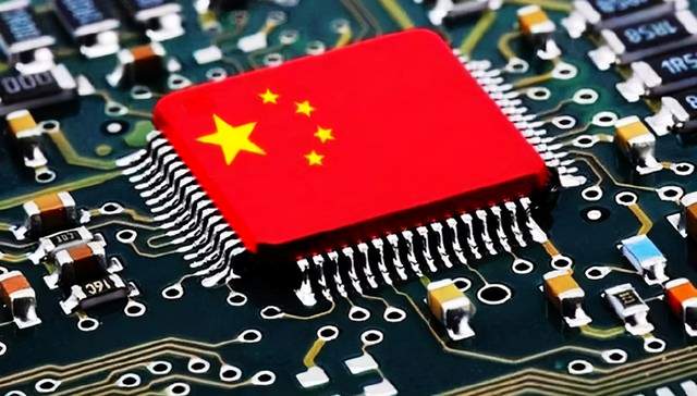 国产芯片新突破科创综指ETF建信（589880）涨超1%标的指数汇聚芯片、AI等产业链集群