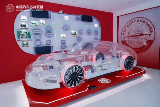 中国芯力量!1200余款国产汽车芯片亮相2025上海车展(图3)
