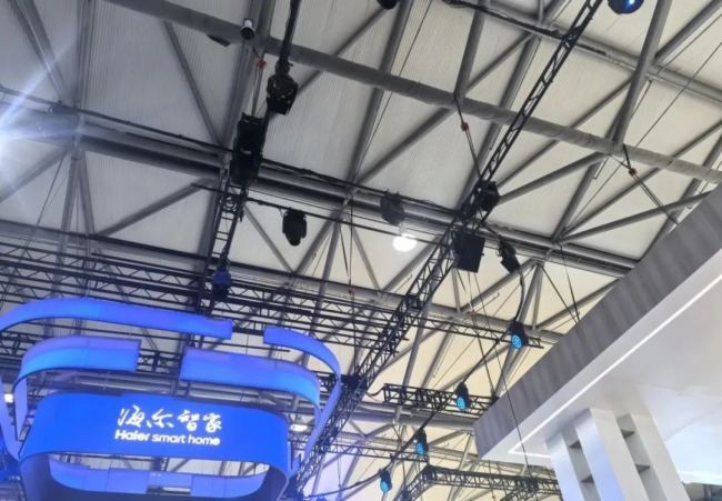 案例分享 Q-SYS核心处理器与SHURE AD无线系统以尖端科技联袂护航2025AWE海尔展馆(图1)