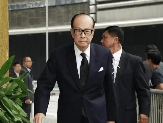 李嘉诚被批后最新消息！本人沉默其子公开解释回答显人性本质(图10)