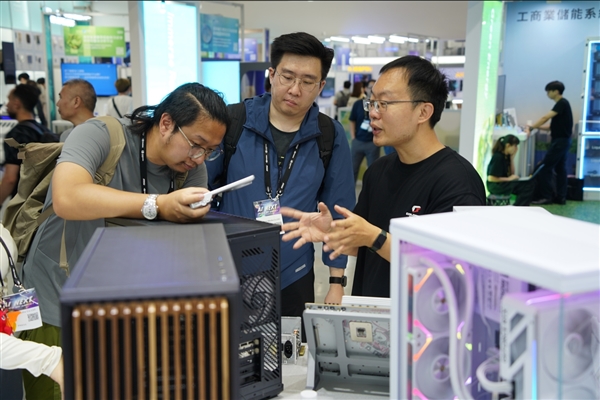 2025台北电脑展鑫谷看点回顾：这些产品实在太顶了！(图11)