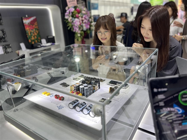 2025台北电脑展鑫谷看点回顾：这些产品实在太顶了！(图6)