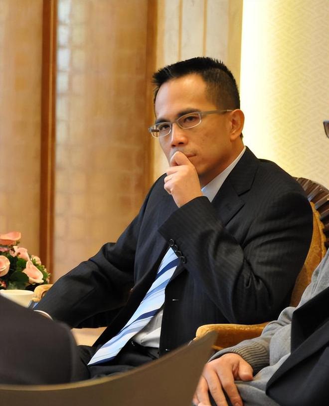 97岁李嘉诚近况：如今他最担心的不是自己的结局而是2个儿子(图5)