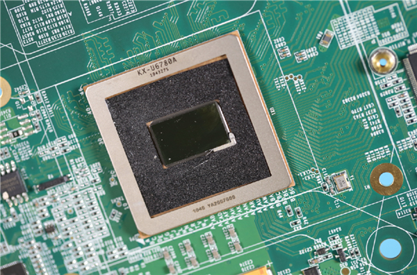 CPU-Z 216发布：支持国产兆芯处理器(图1)