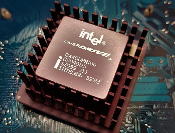 DIY从入门到放弃：RTX 5090“弟中弟”缩水了多少？