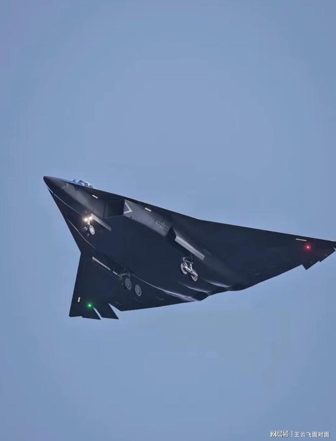 美轰炸机射程千里中国六代机划“红线就是美军克星(图5)