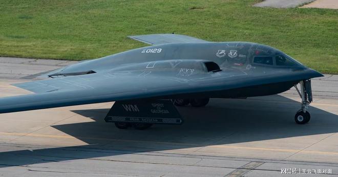 美轰炸机射程千里中国六代机划“红线就是美军克星(图1)