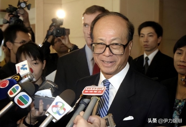 李嘉诚噩梦开始降临儿子李泽钜被踢出局该放弃卖港的计划了(图1)