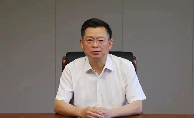 69岁原中央委员落马7年前曾引咎辞职！贪了近20年的“老虎”被判死缓(图1)