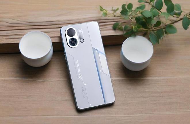 满血骁龙8s Gen4OPPO直接在散热发力性价比搅局者(图2)