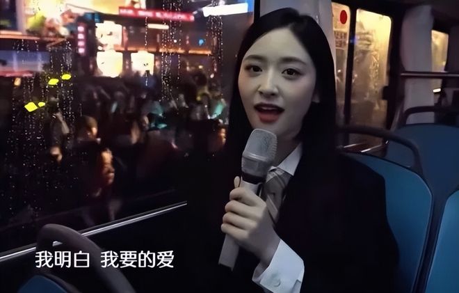 跨年晚会状况多：歌手跑调演员假唱主持人台下痛哭(图6)