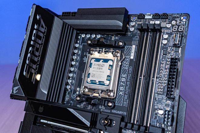 X3D处理器的核心搭档：技嘉X870E X3D电竞雕主板体验(图2)