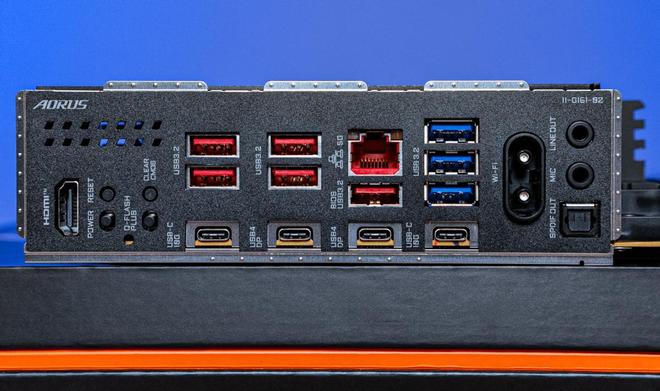 X3D处理器的核心搭档：技嘉X870E X3D电竞雕主板体验(图4)