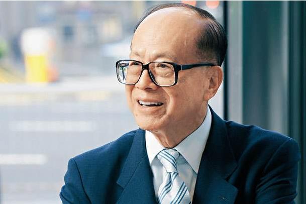 李嘉诚最新状态曝光参与前沿医疗科技、火锅聚会打破重病传言。
