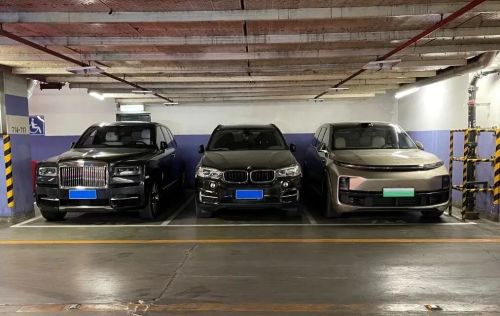 越来越大的SUV停车位快装不下了(图12)