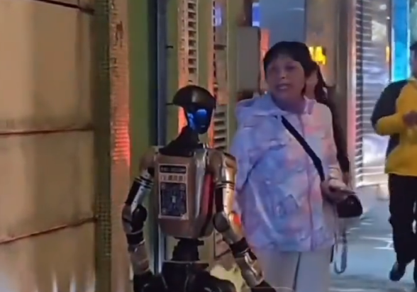 阿里建立AI新组织CEO亲自挂帅悟空事业部首次公开；山姆紧急下架！网红产品被曝重金属超标；首发价1499元！追觅发布AI戒指Glow(图7)