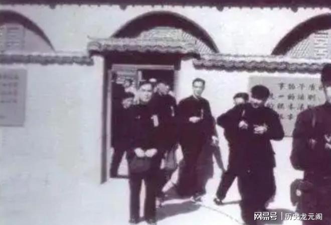 富赛李嘉诚千亿资产无偿捐国逝世后享国葬如今后代怎么样了(图4)