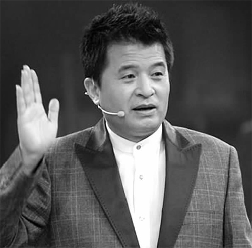 67岁毕福剑现状：从央视退休现身农村频繁接商演女儿在加拿大