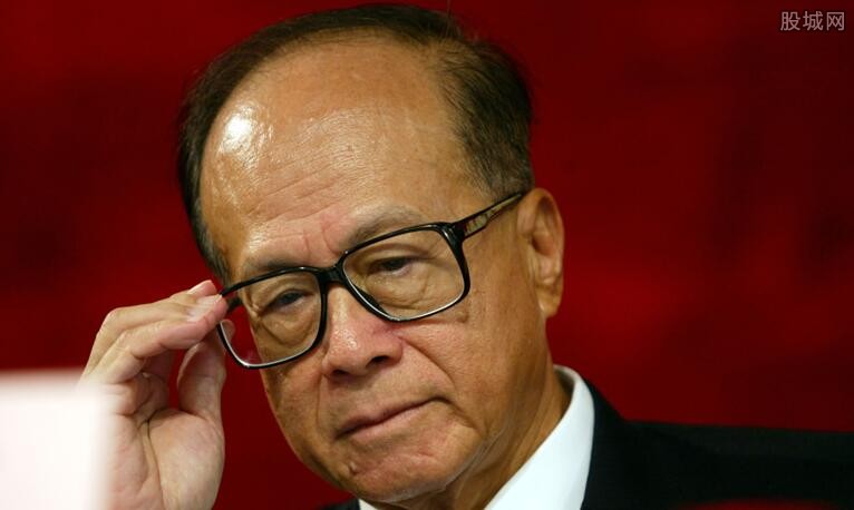 李嘉诚突遭大变美国剑指中资37个港口